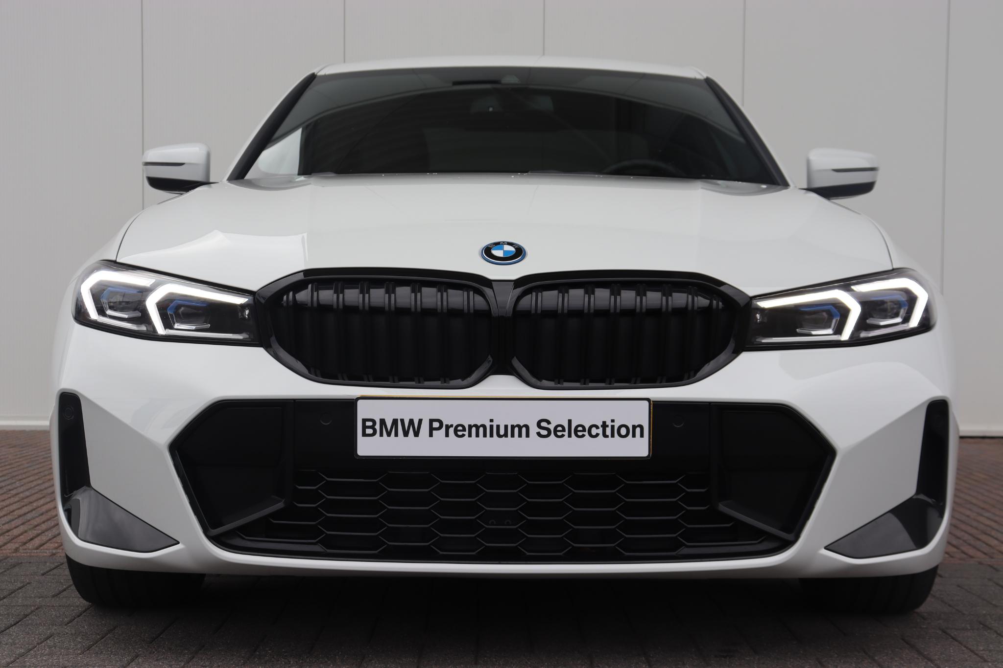 BMW 3 Serie 330e - Afbeelding 2