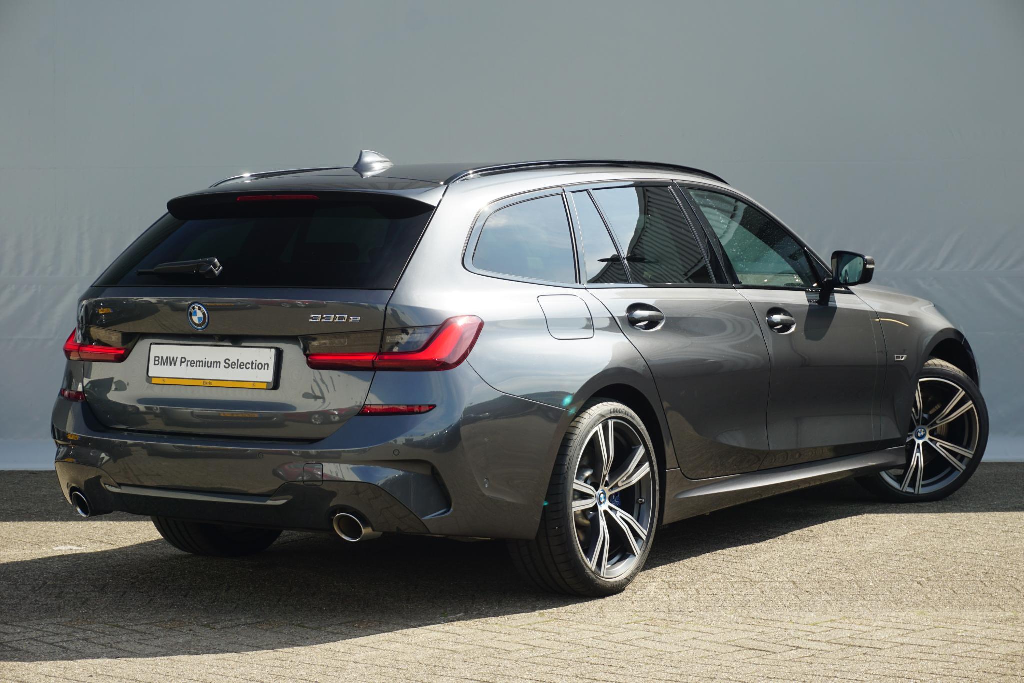 BMW 3 Serie Touring 330e - Afbeelding 2