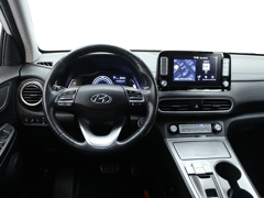 Hyundai KONA EV Premium 64 kWh | Afn. Trekhaak | Navigatie | - Afbeelding 3