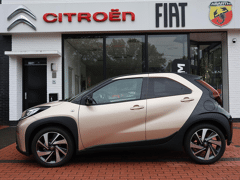 Toyota Aygo X 1.0 VVT-i 72PK Envy, Rijklaarprijs | Navigatie | Camera | 18 inch wielen | Mirror Screen | JBL Audio | Armsteun - Afbeelding 2