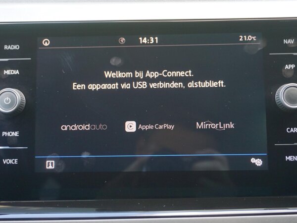 Apple CarPlay/Android Auto