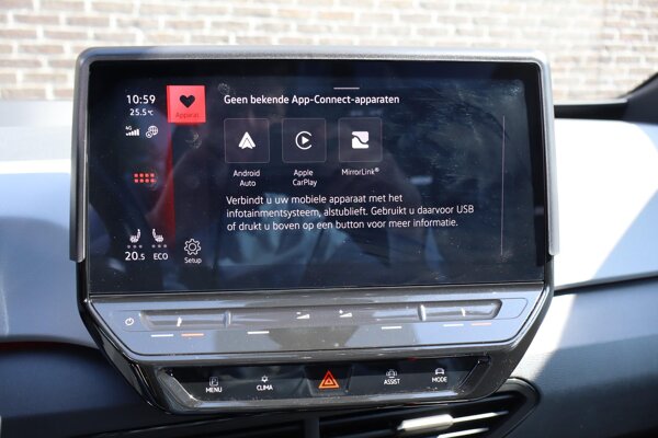 Apple Carplay/Android Auto Apple Carplay/Android Auto