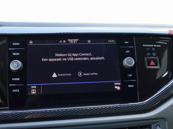 Apple Carplay/Android Auto Apple Carplay/Android Auto