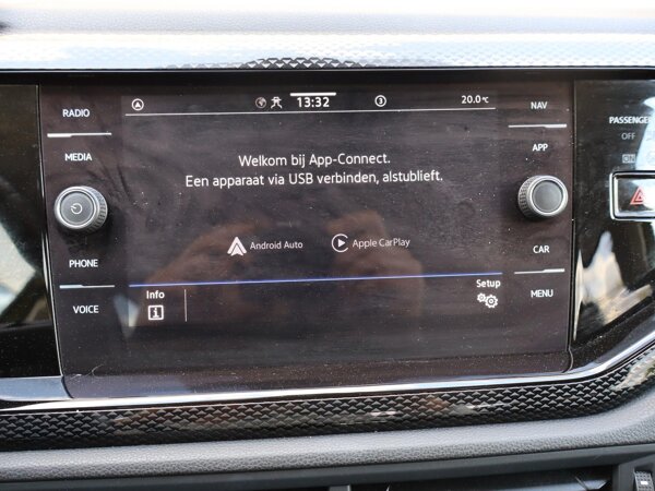 Apple Carplay/Android Auto Apple Carplay/Android Auto
