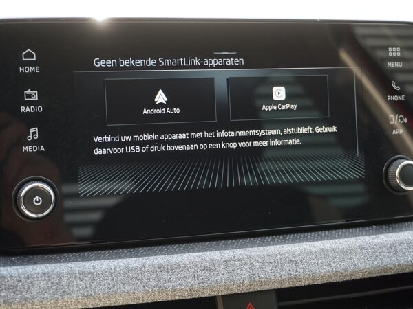 Apple Carplay/Android Auto Apple Carplay/Android Auto