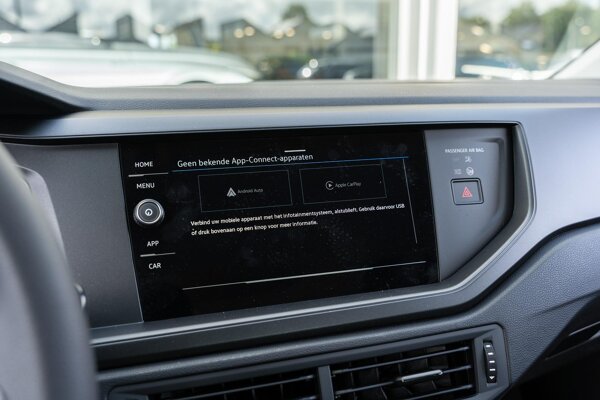 Apple Carplay/Android Auto Apple Carplay/Android Auto