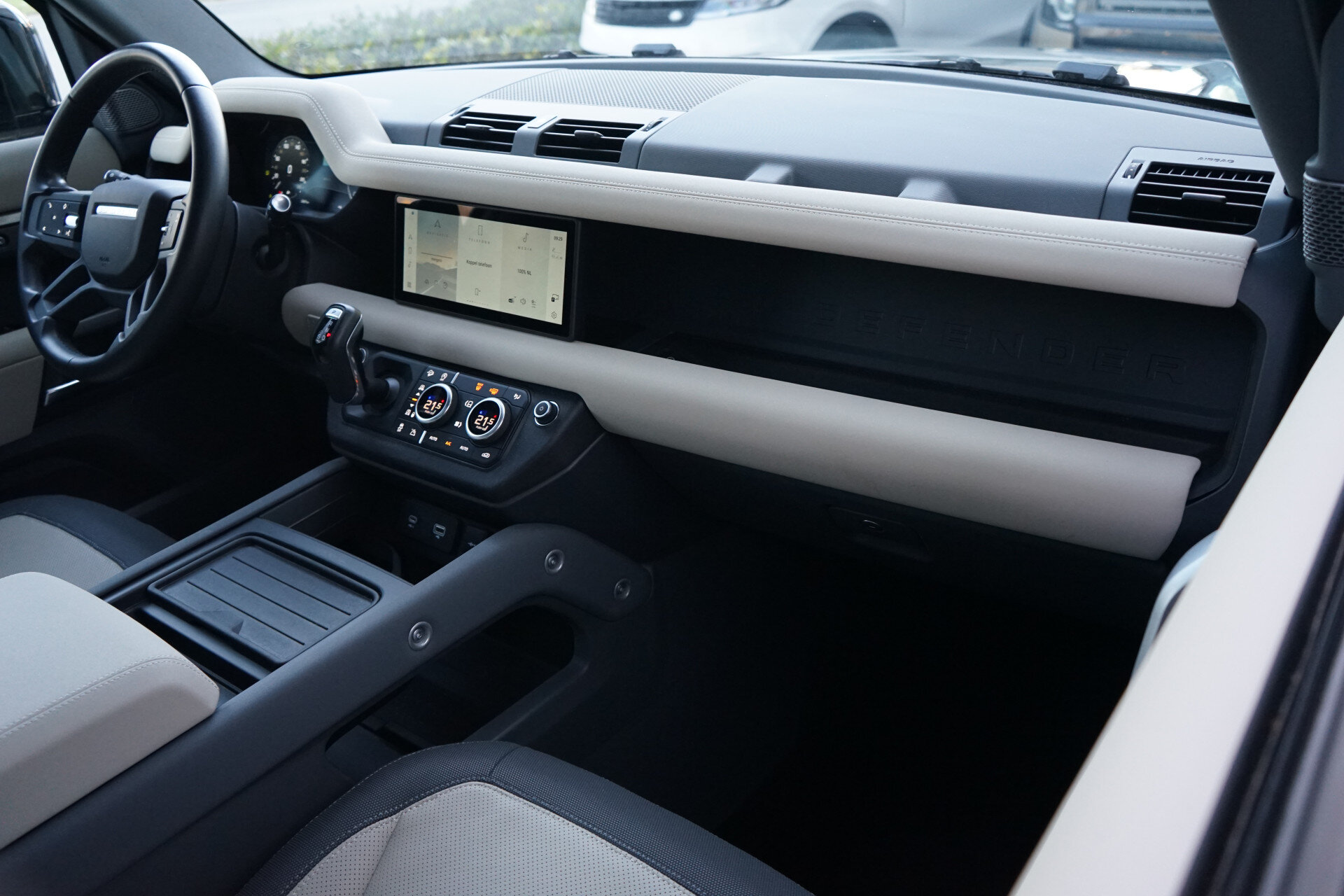 Land Rover Defender Hard Top 3.0 D200 110 MHEV X-Dynamic SE | Occasion Lease vanaf € 1.569,00 p/m - Afbeelding 3