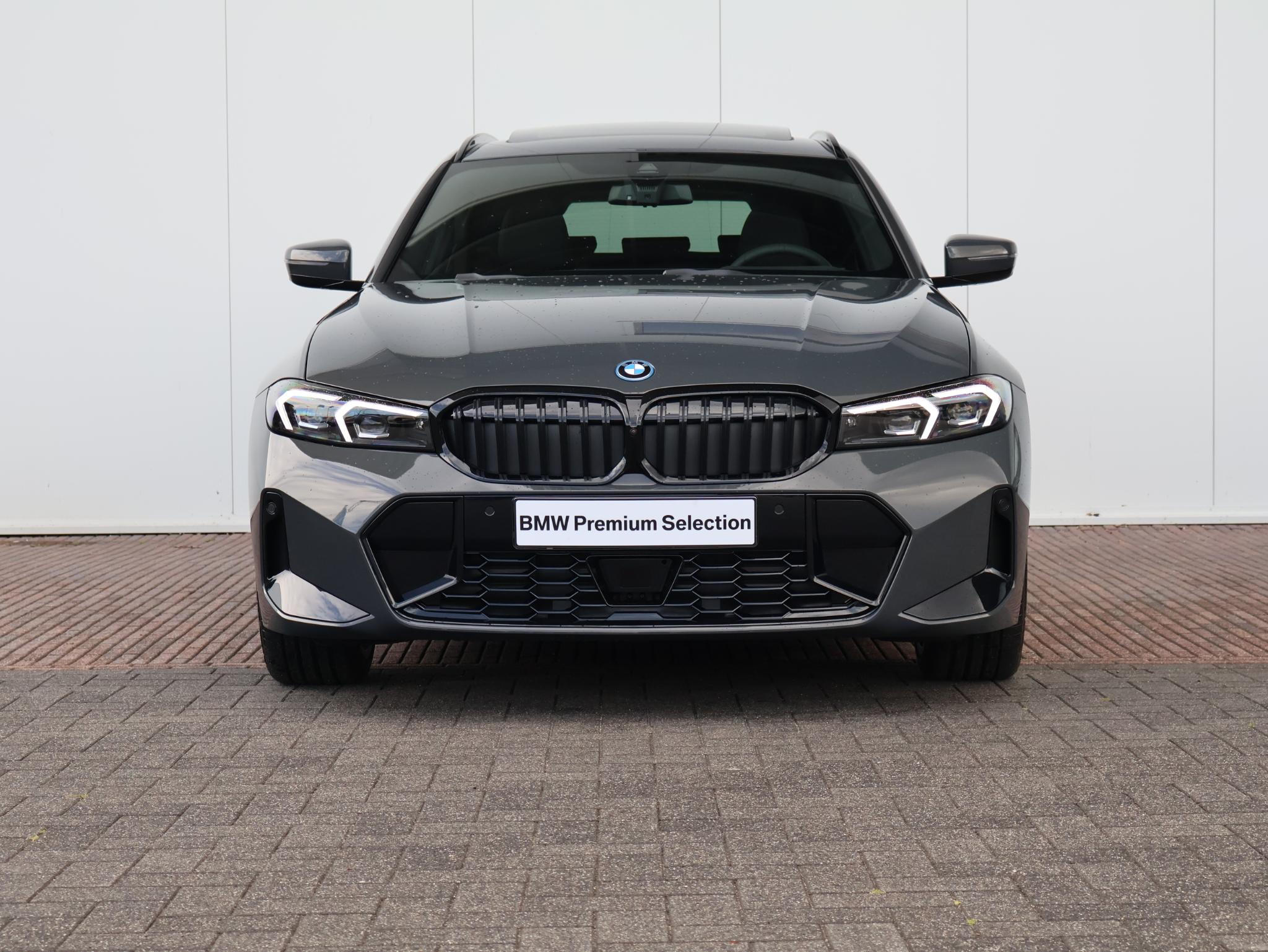 BMW 3 Serie Touring 330e - Afbeelding 2