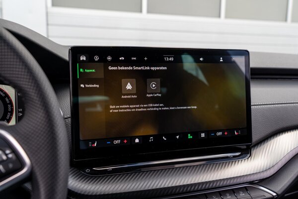 Apple Carplay/Android Auto Apple Carplay/Android Auto