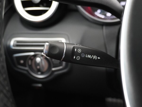 Cruisecontrol met HOLD-functie en variabele snelheidsbegrenzing SPEEDTRONIC