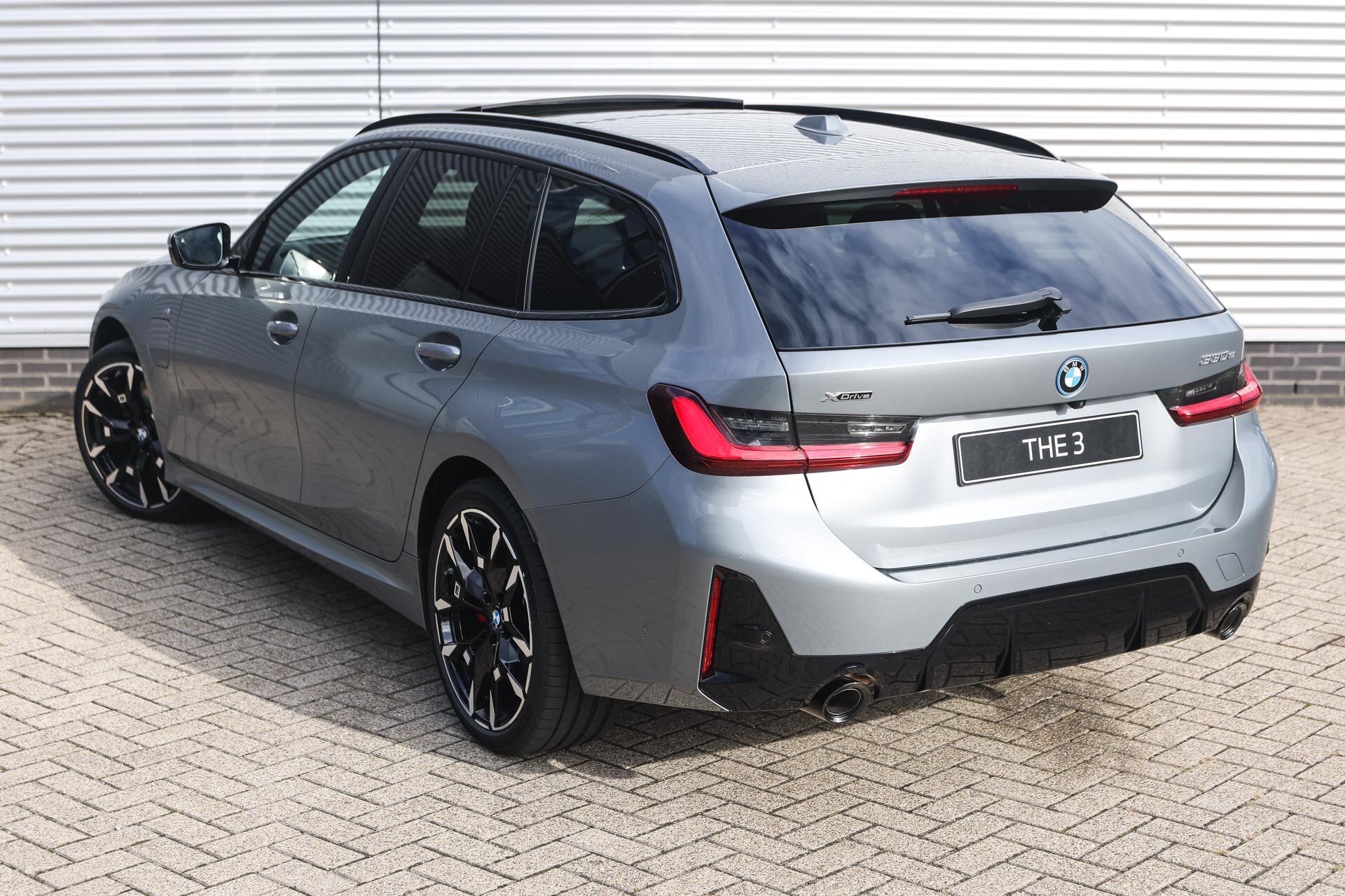 BMW 3 Serie 330e xDrive M Sport Automaat - Afbeelding 2