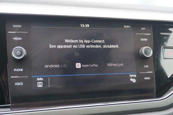 Apple CarPlay/Android Auto