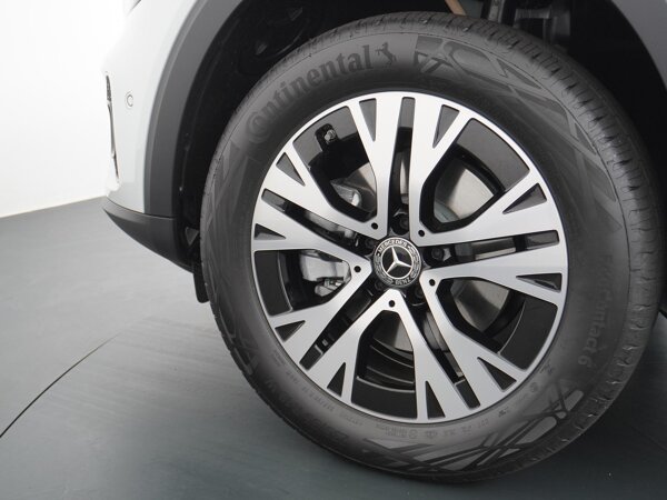 45,7 cm (18 inch) vijf-dubbelspaaks lichtmetalen velgen