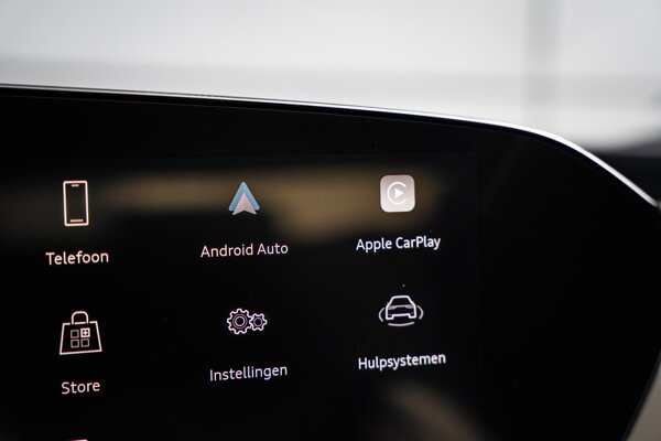 Apple Carplay/Android Auto Apple Carplay/Android Auto