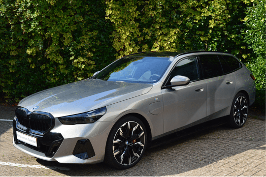 BMW 5 Serie Touring 550e xDrive M Sport Automaat