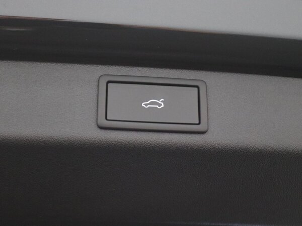 elektrisch bedienbare achterklep met sensorsturing