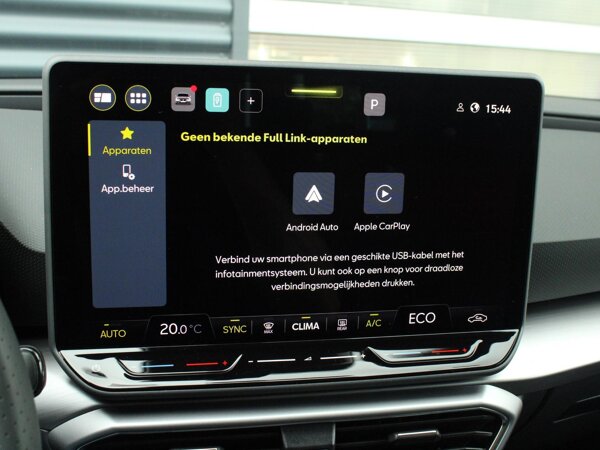 Apple Carplay/Android Auto Apple Carplay/Android Auto