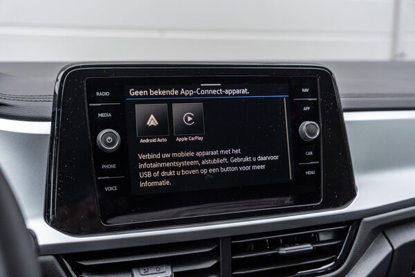 Apple Carplay/Android Auto Apple Carplay/Android Auto