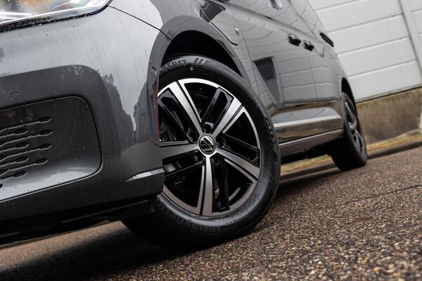 lichtmetalen velgen 6-spaaks 17" lichtmetalen velgen 6-spaaks 17"