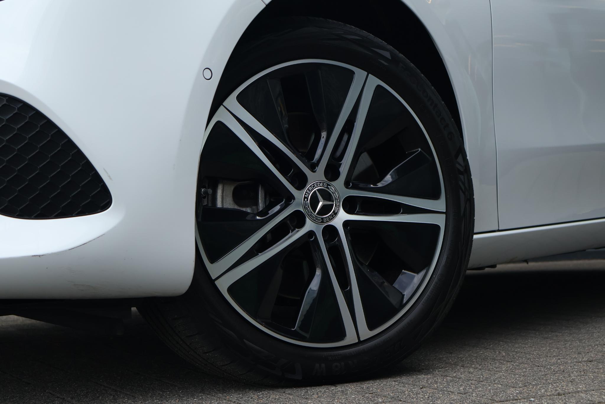 Mercedes-Benz A-Klasse 250 e Luxury Line - Bild 4