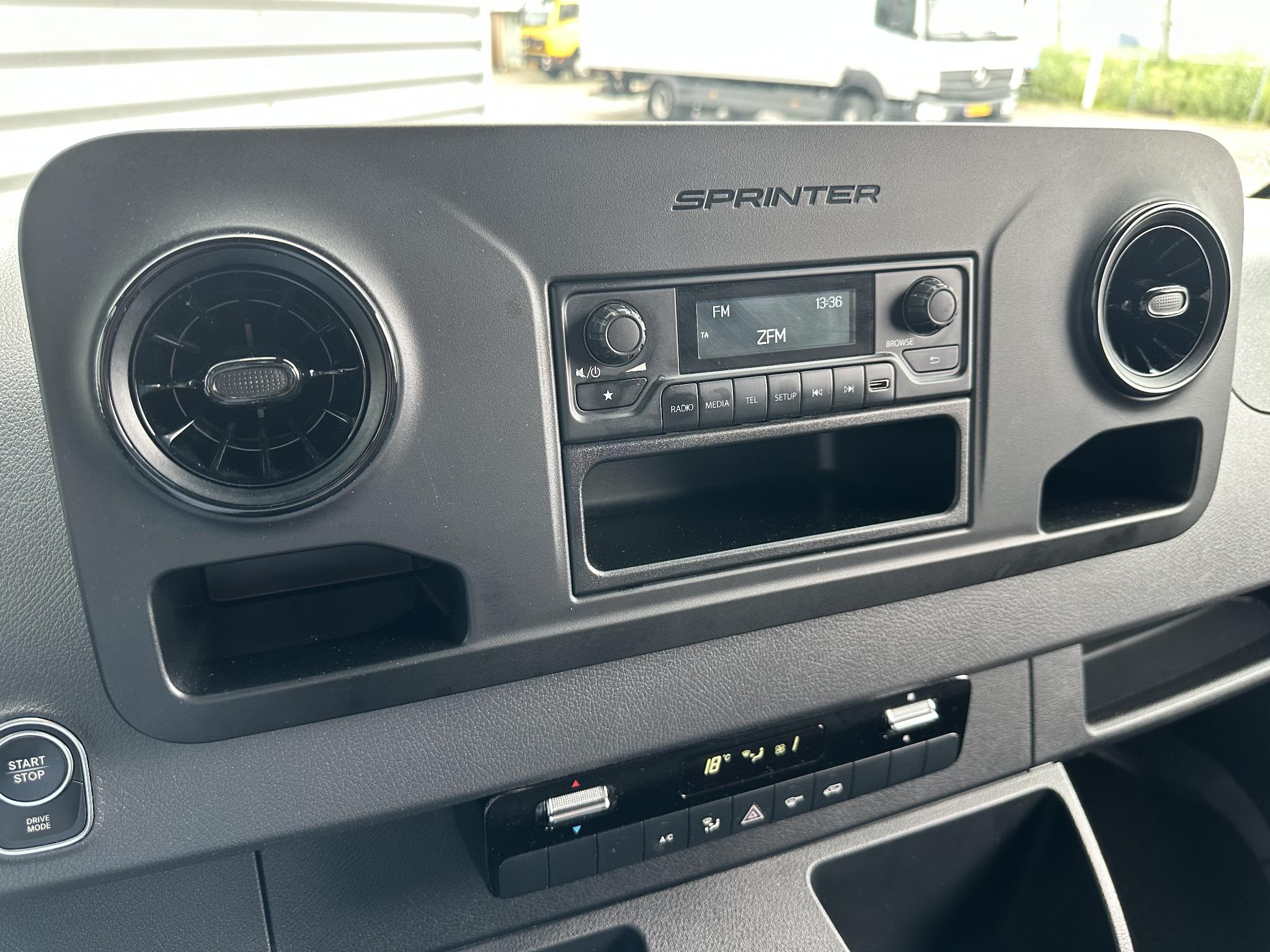 Mercedes-Benz eSprinter L2H2 Snelladen Leer Camera Airco 41kWh - Afbeelding 5