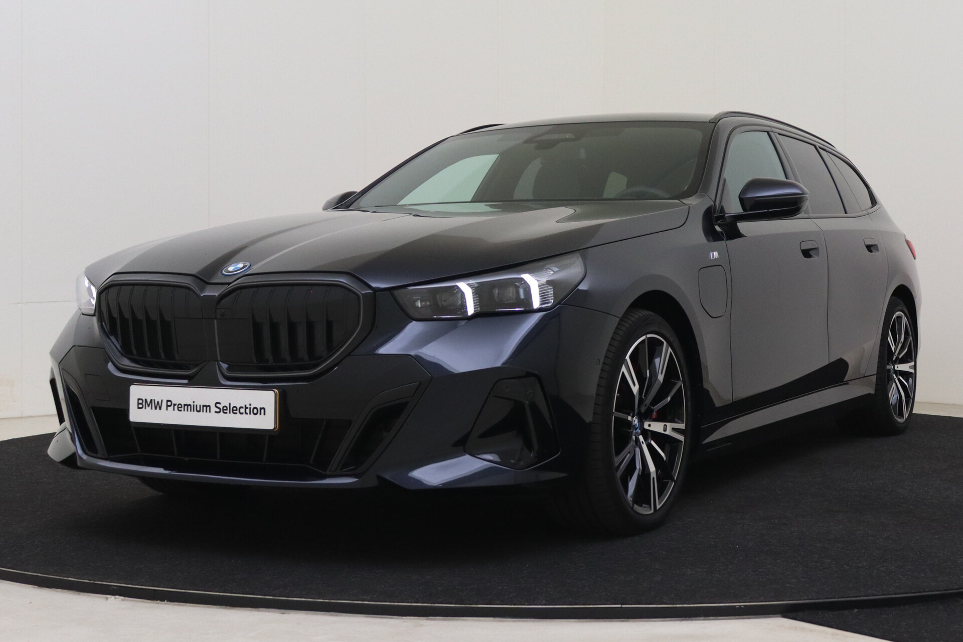 BMW 5 Serie Touring 550e xDrive M Sport Automaat