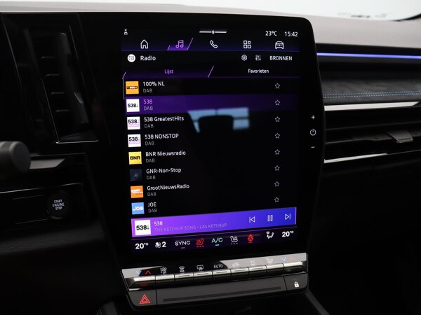 Apple Carplay/Android Auto Apple Carplay/Android Auto