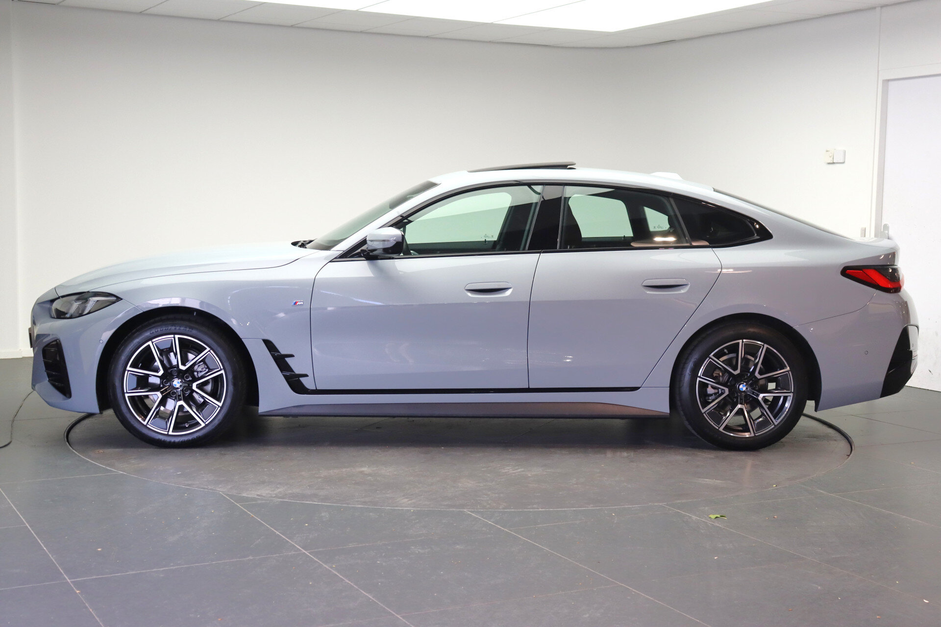 BMW 4 Serie Gran Coupé 420i M Sport Automaat - Afbeelding 2