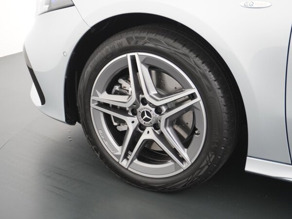 Vijf-spaak lichtmetalen AMG velgen 18"