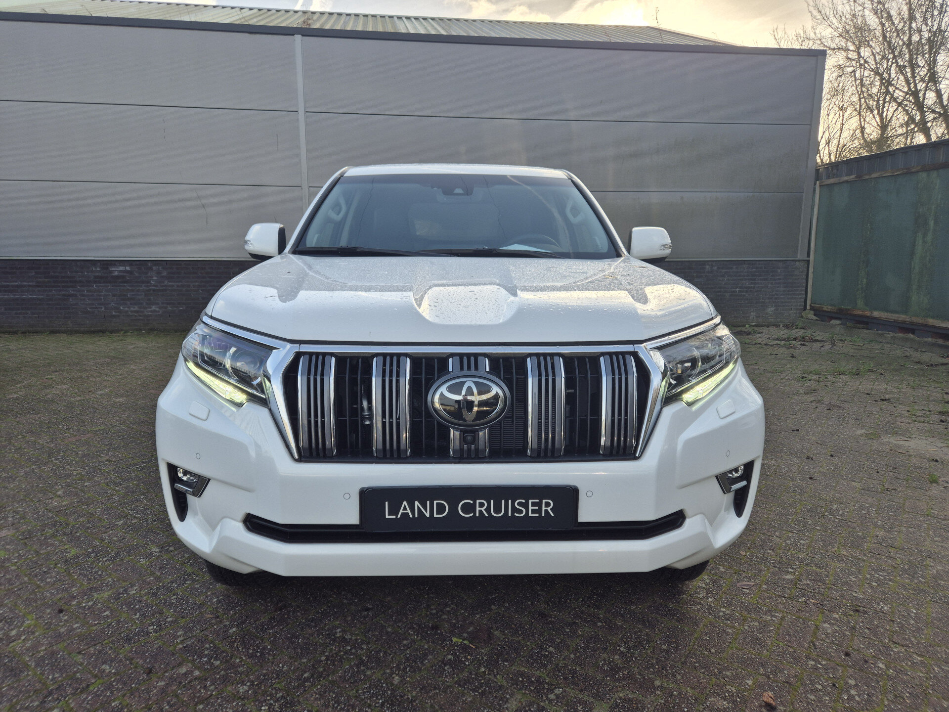 Toyota Land Cruiser 2.8 D-4D-F Professional Window Van - Afbeelding 2