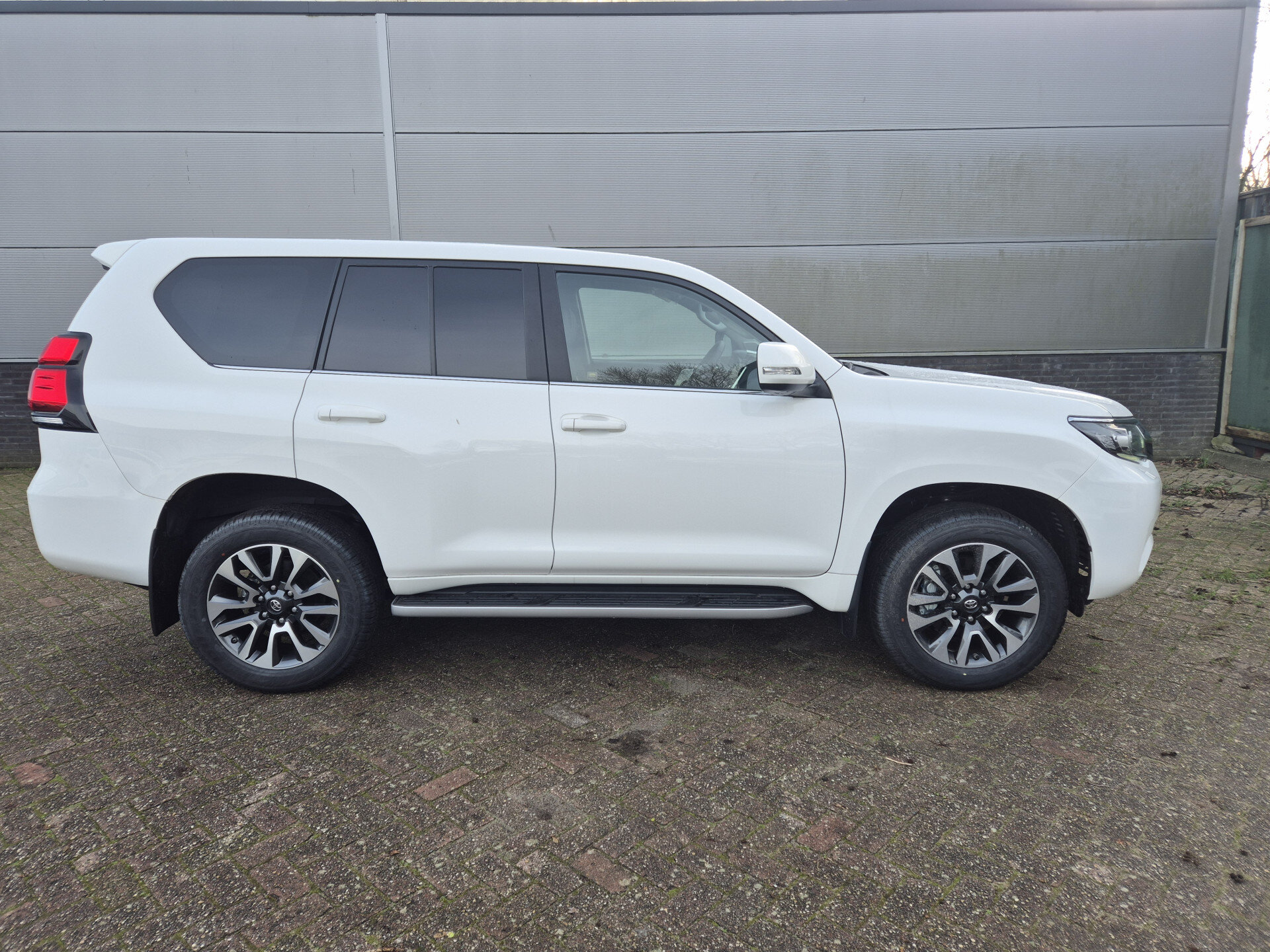 Toyota Land Cruiser 2.8 D-4D-F Professional Window Van - Afbeelding 3