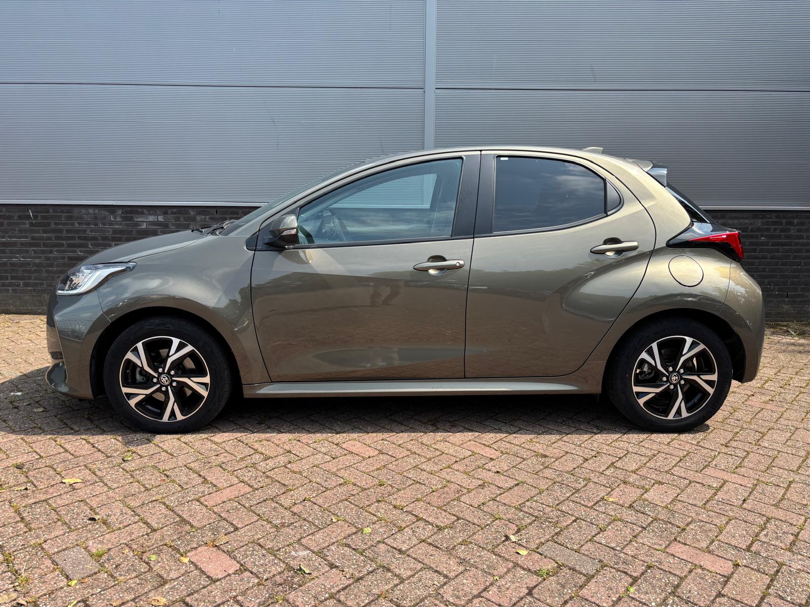Toyota Yaris 1.5 Hybrid 115 First Edition - Afbeelding 2