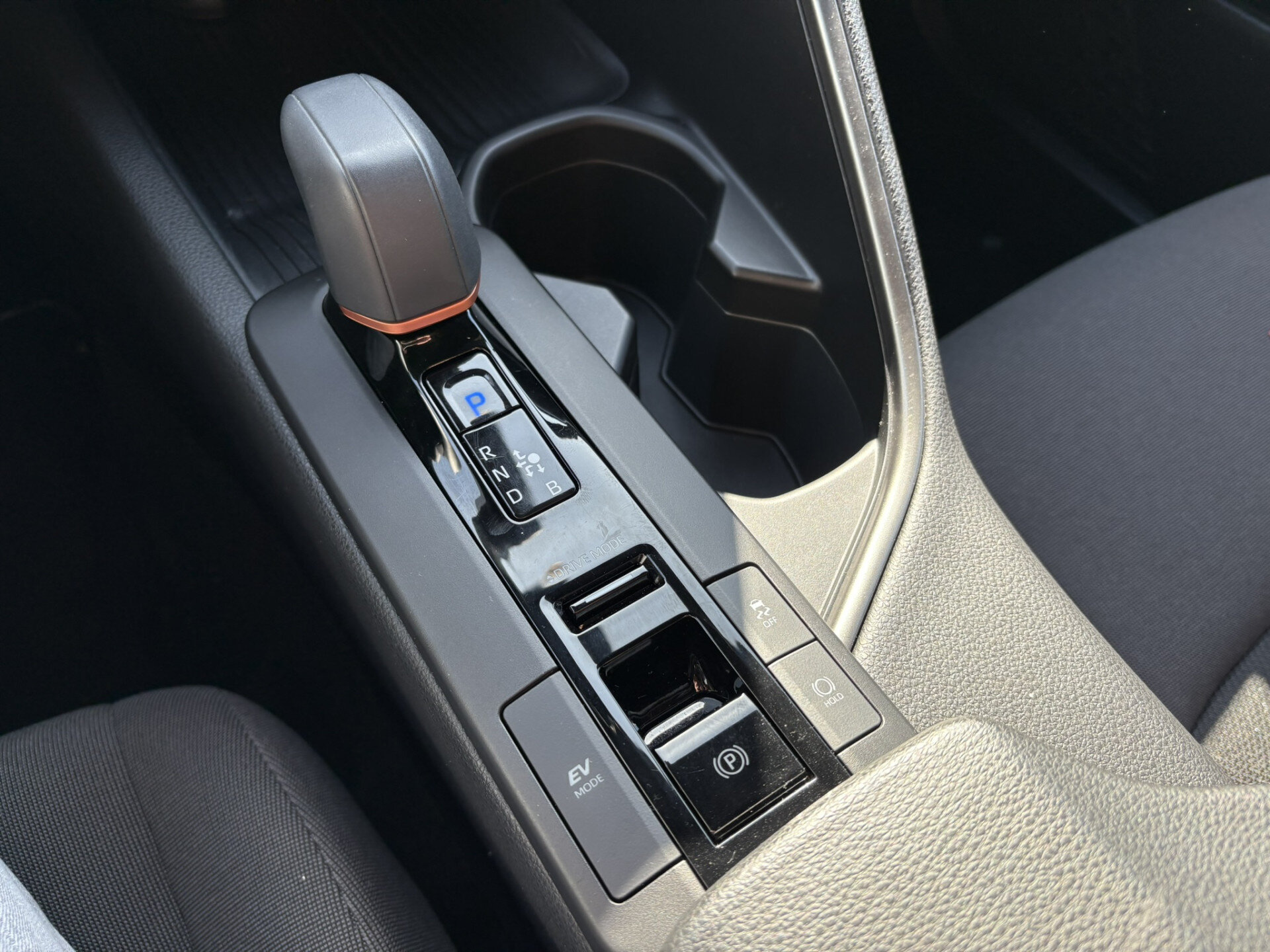 Toyota C-HR 1.8 Hybrid 140 Dynamic Plus Limited Automaat 140pk - Afbeelding 4