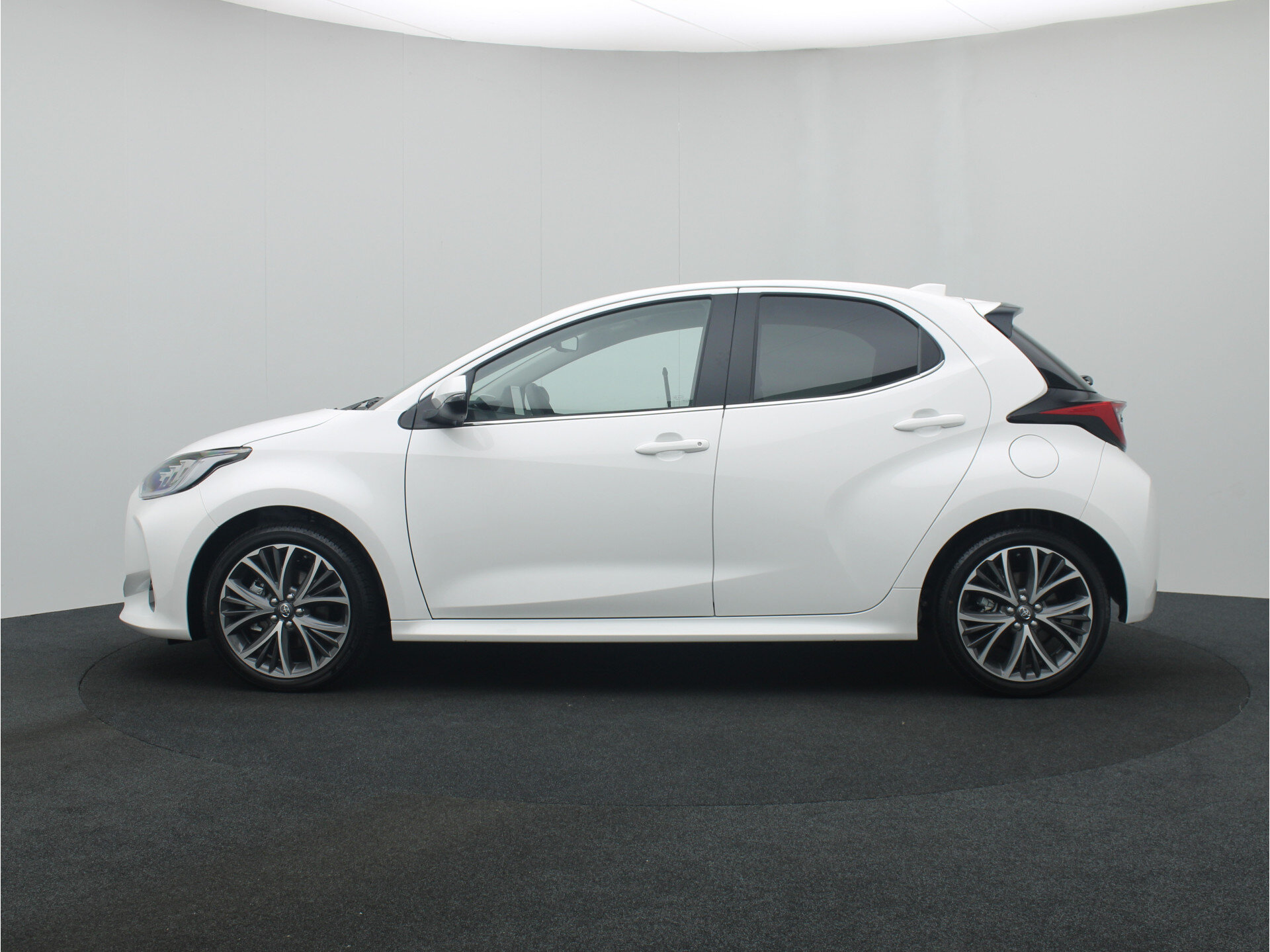 Toyota Yaris 1.5 Hybrid Executive Limited Automaat - Afbeelding 2