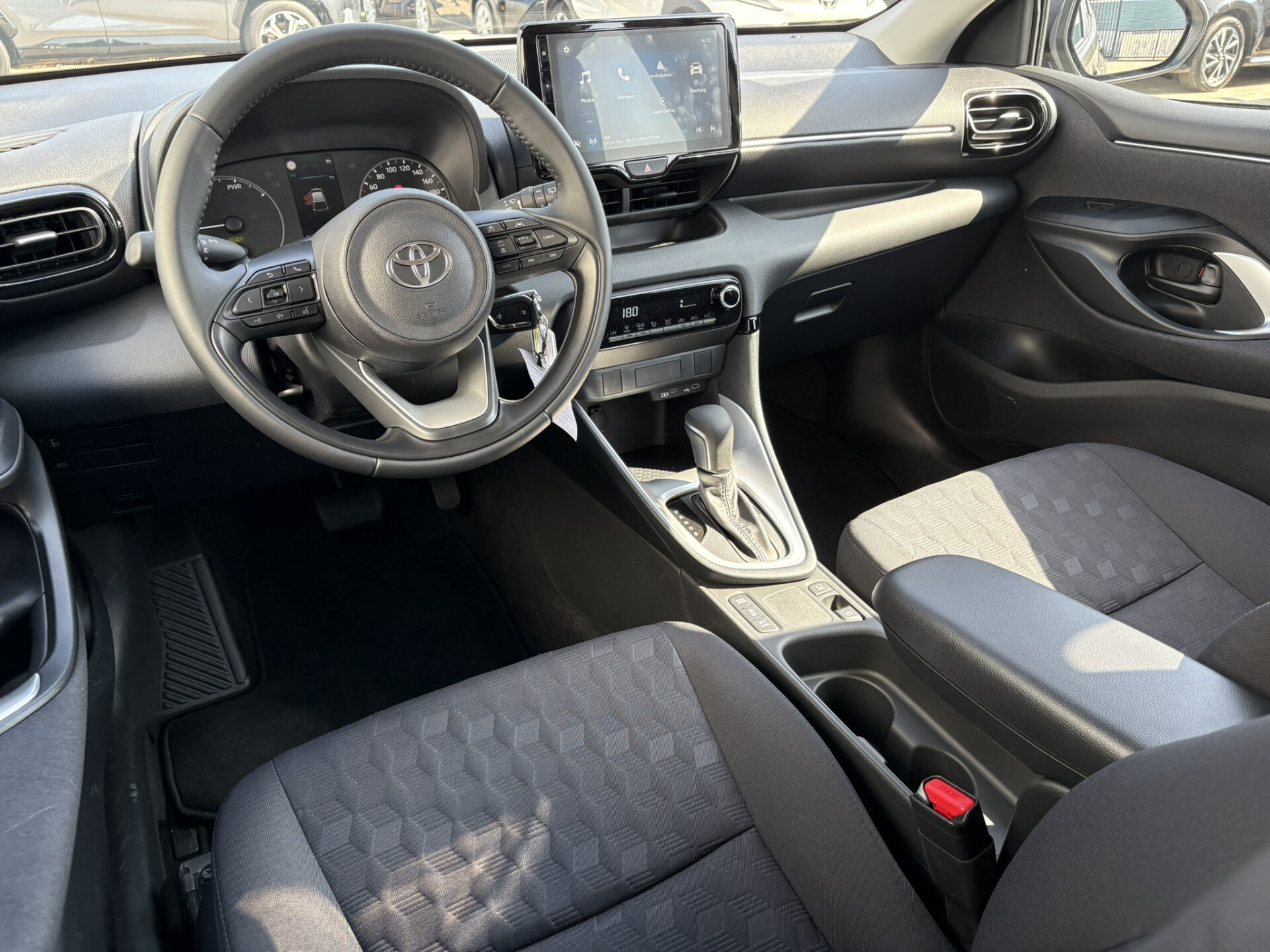 Toyota Yaris 1.5 Hybrid 115 Active Automaat - Afbeelding 2