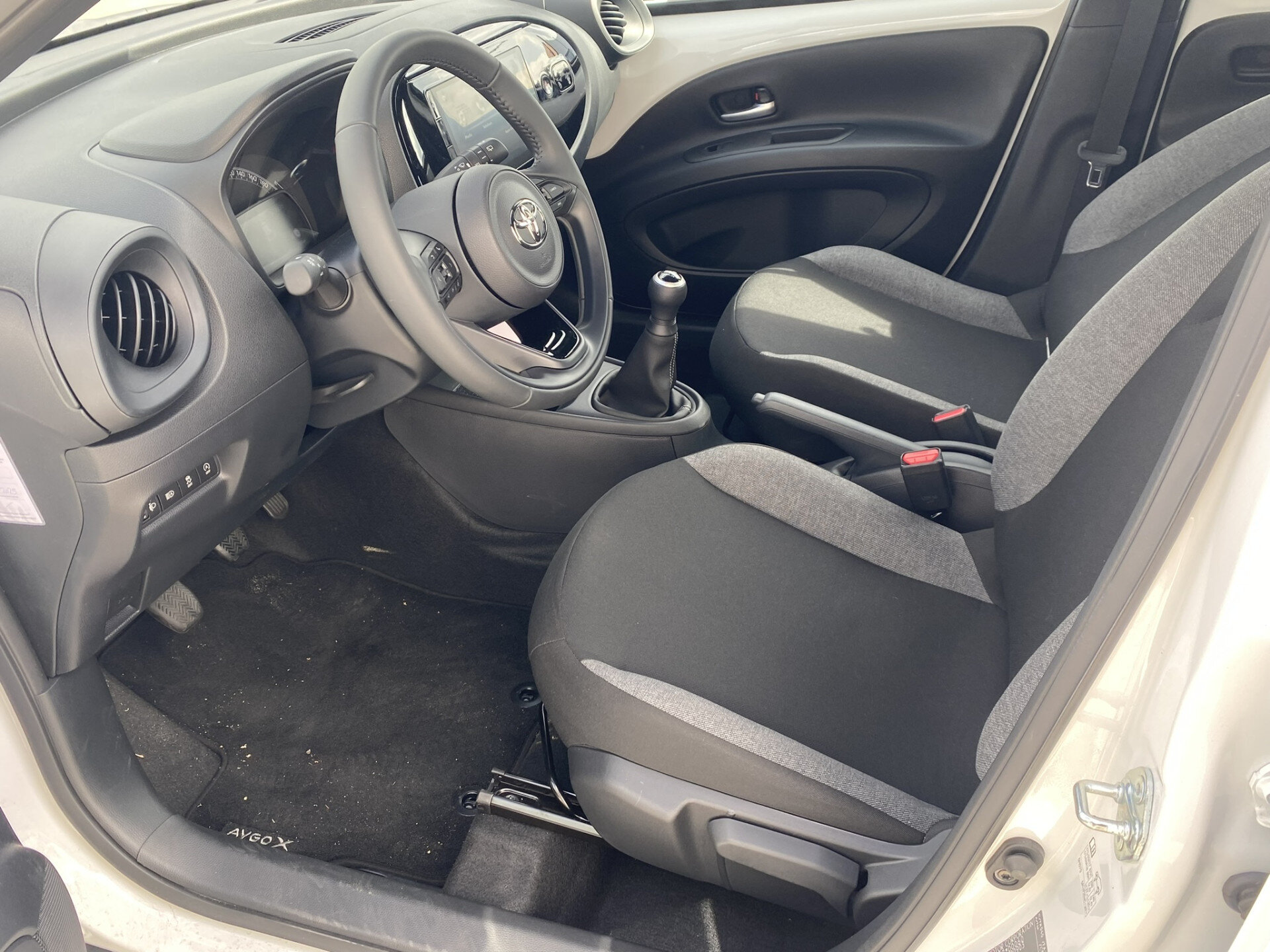 Toyota Aygo X 1.0 VVT-i MT play - Afbeelding 2