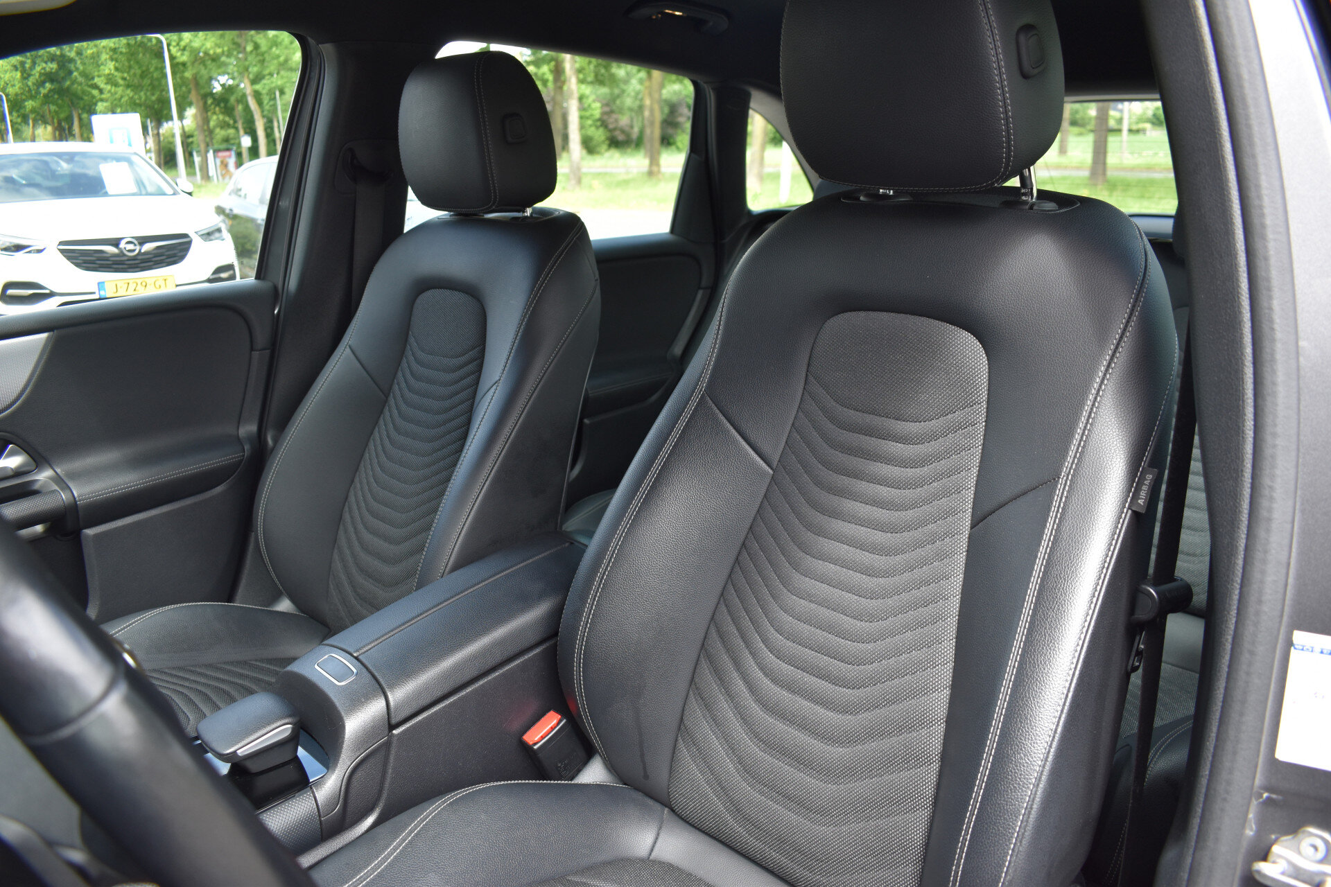 Mercedes-Benz B-Klasse 180 Business Solution Automaat - Afbeelding 4