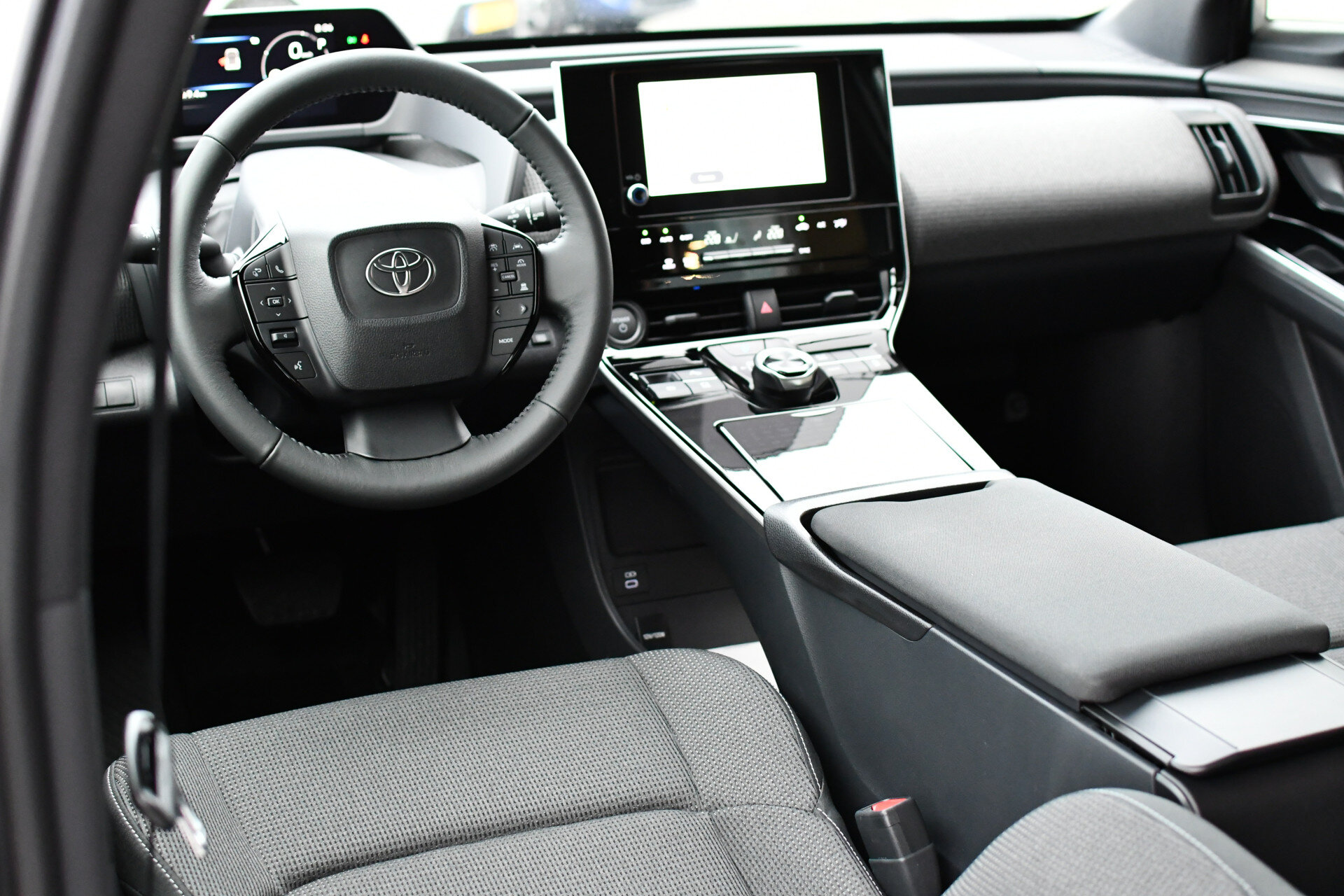 Toyota bZ4X Active 71 kWh Automaat 204pk - Afbeelding 2