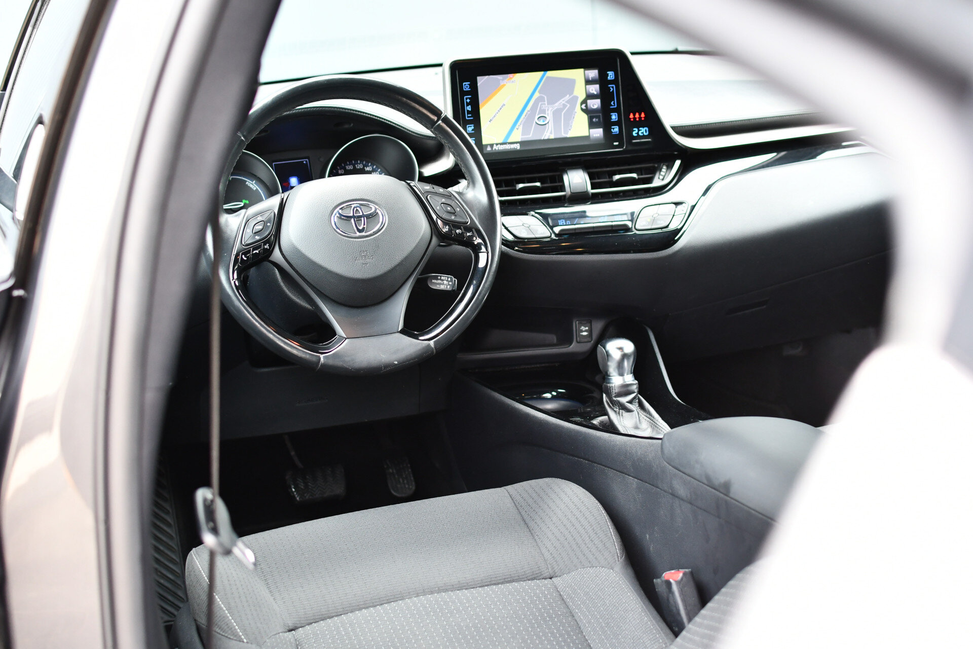 Toyota C-HR 1.8 Hybrid Style Automaat 122pk - Afbeelding 2