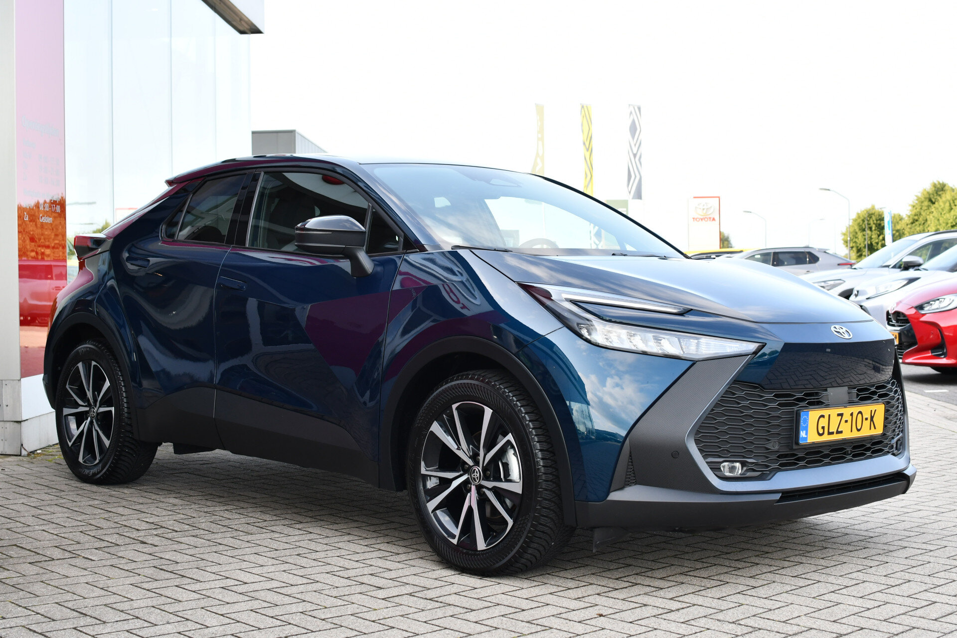 Toyota C-HR 1.8 Hybrid 140 Dynamic Automaat 140pk - Afbeelding 3