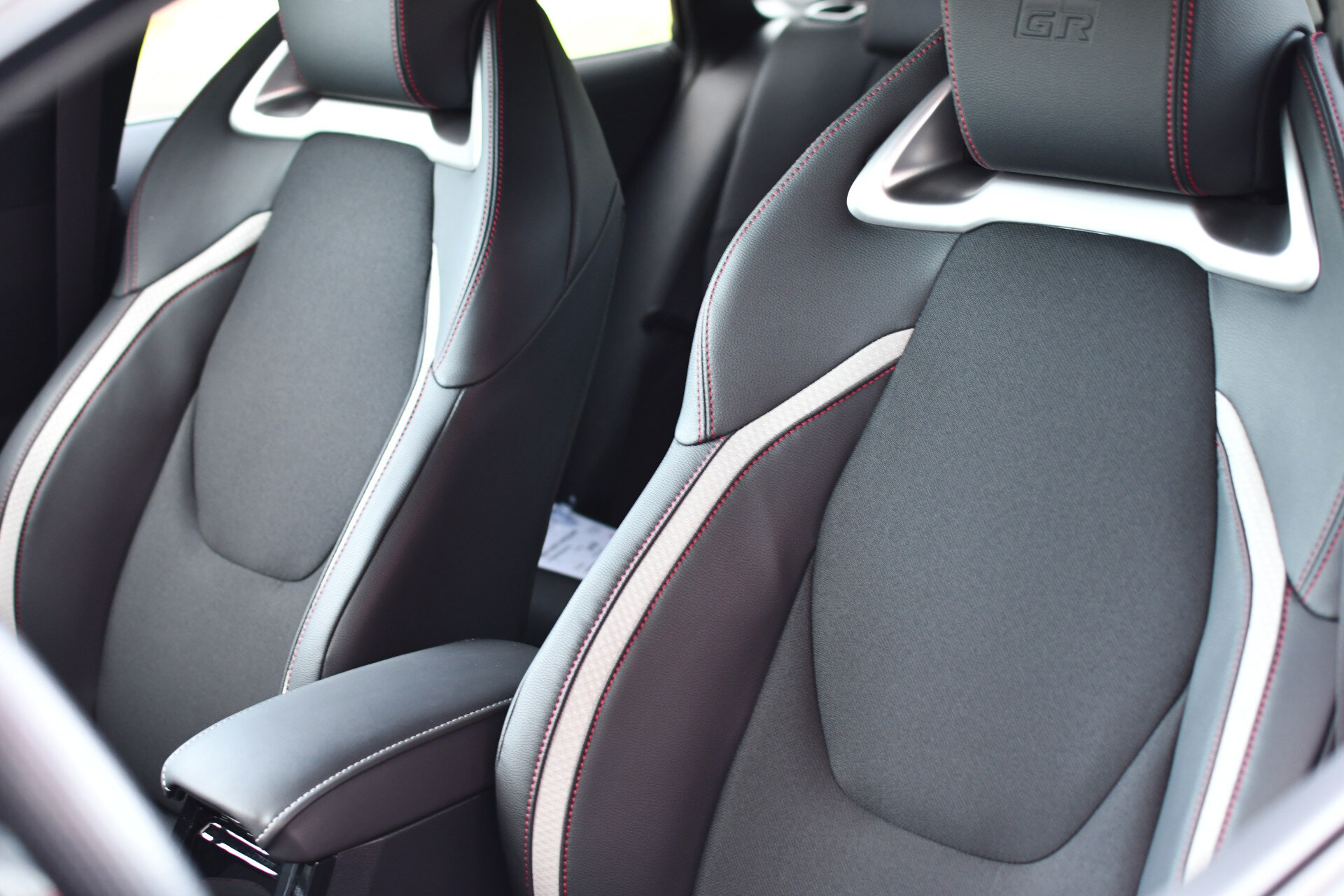 Toyota Corolla Touring Sports Hybrid 200 GR-Sport Plus Limited Automaat 197pk - Afbeelding 4