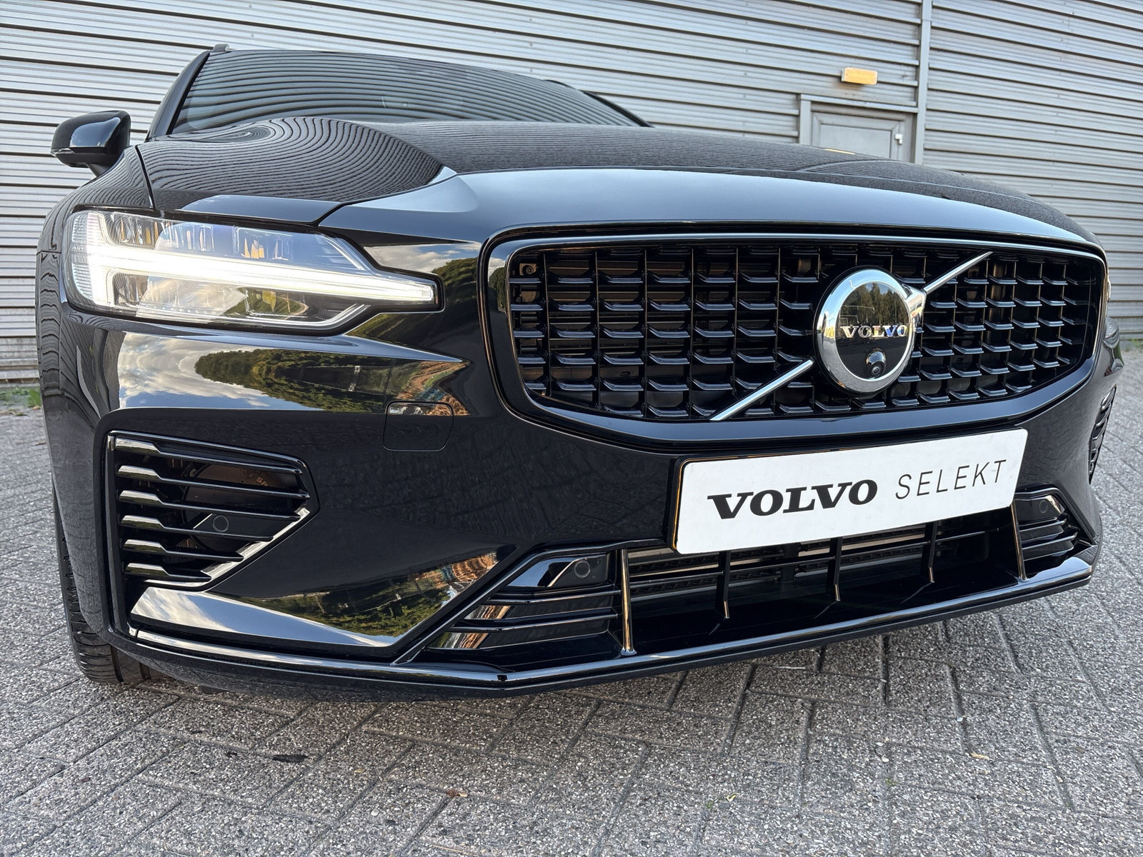 Volvo V60 2.0 T6 Plug-in hybrid AWD Plus Dark - Afbeelding 4
