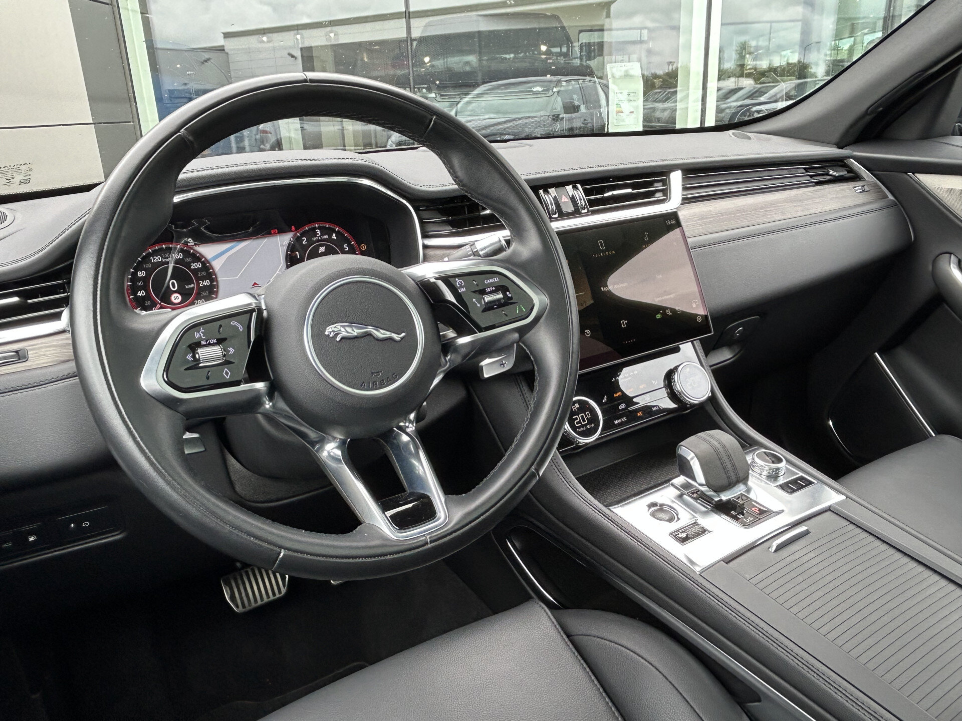 Jaguar F-PACE P400e 404pk AWD Black Edition - Afbeelding 2