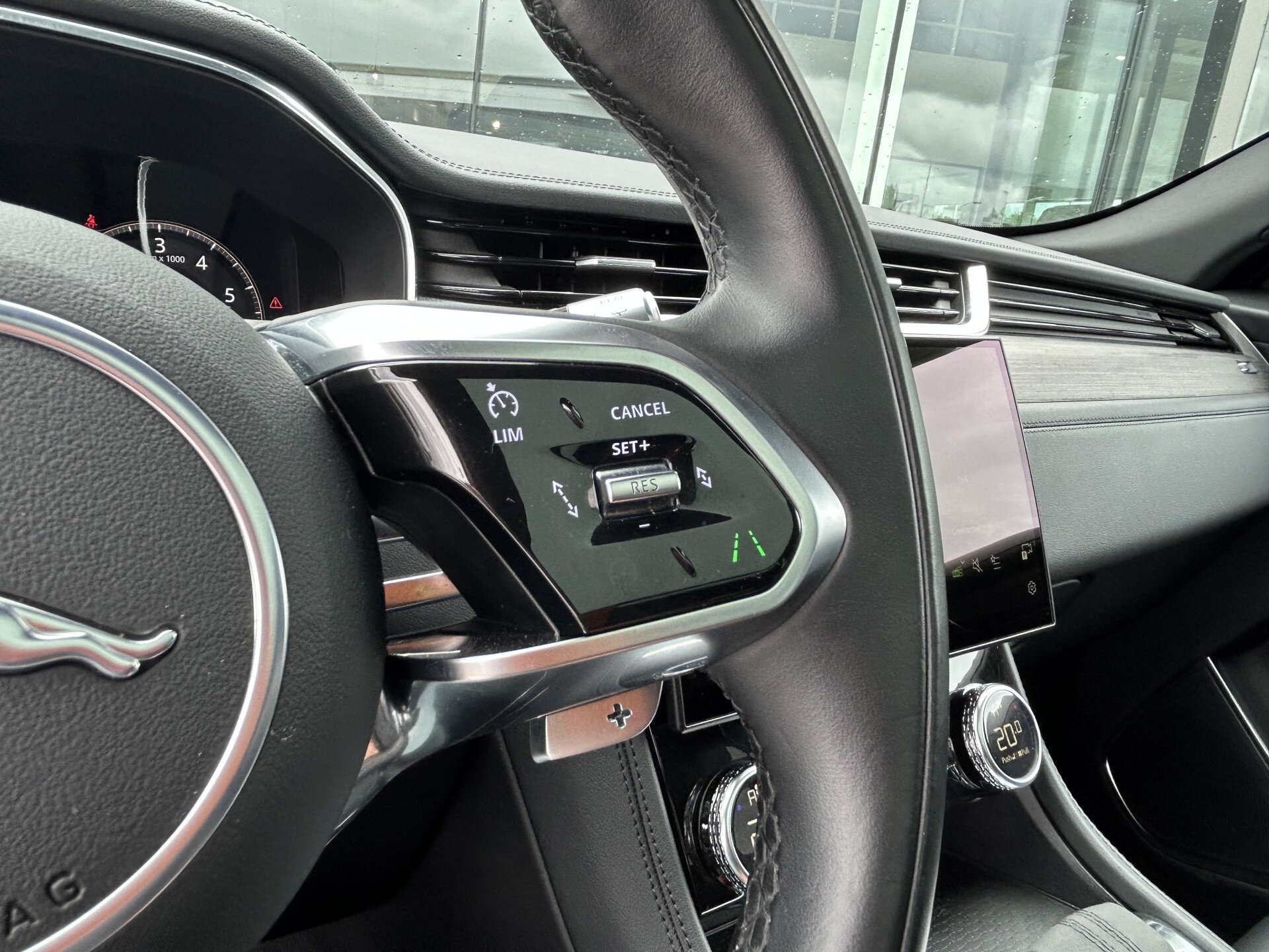 Jaguar F-PACE P400e 404pk AWD Black Edition - Afbeelding 4