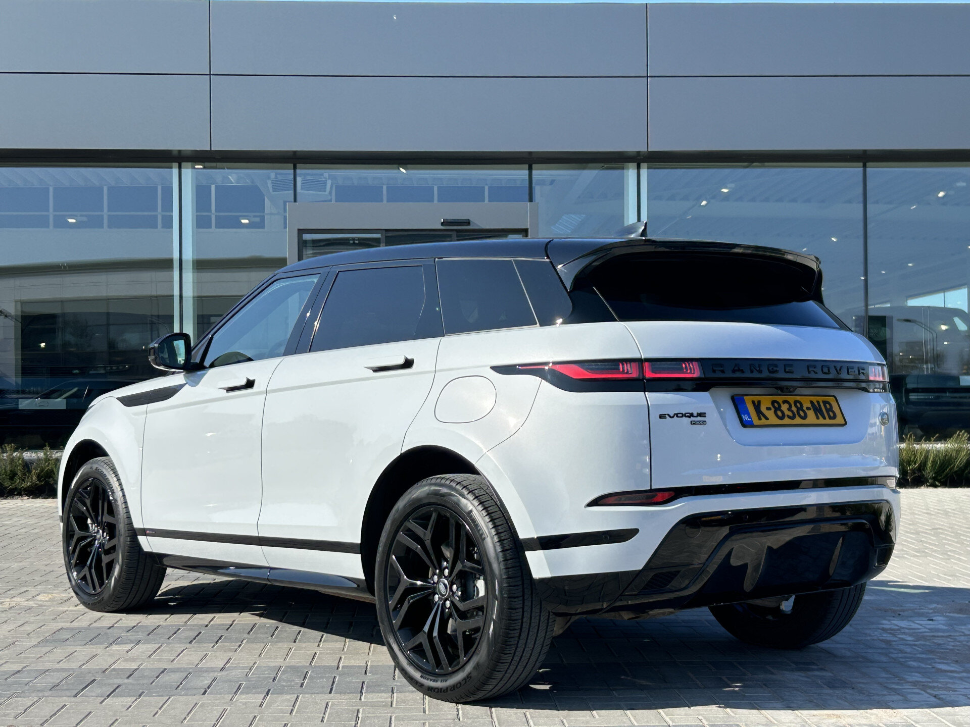 Land Rover Range Rover Evoque P300e 309pk AWD R-Dynamic SE - Afbeelding 4