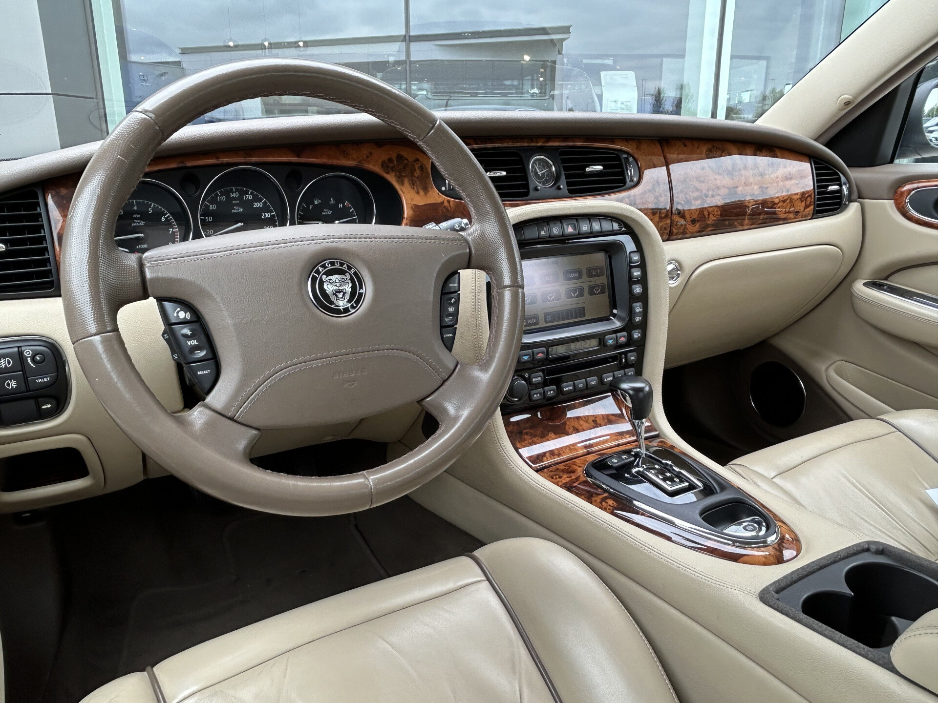 Jaguar XJ 4.2 298pk V8 Sovereign - Afbeelding 2