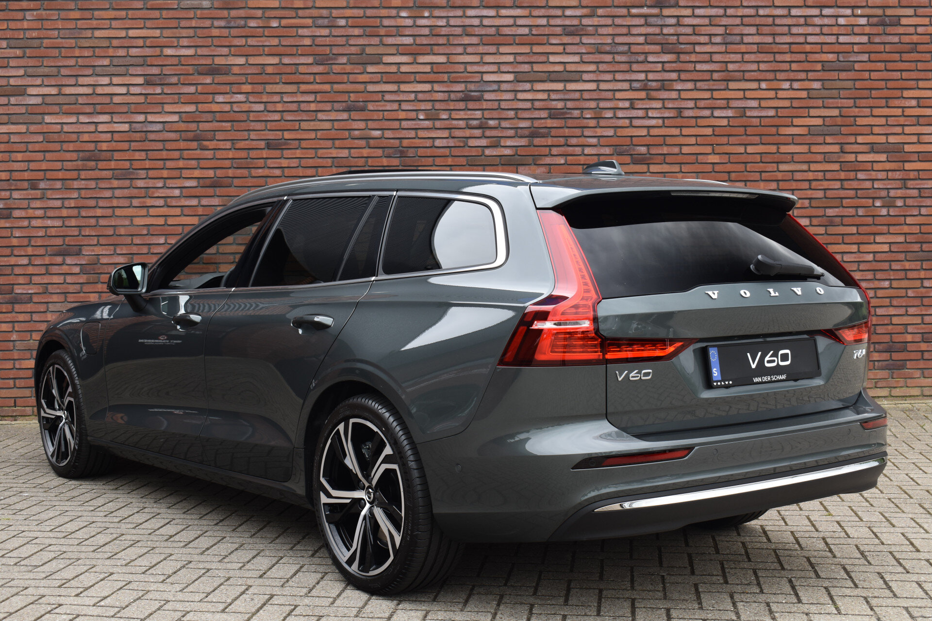 Volvo V60 T6 350PK Plug-in hybrid AWD Ultra Bright - Afbeelding 2