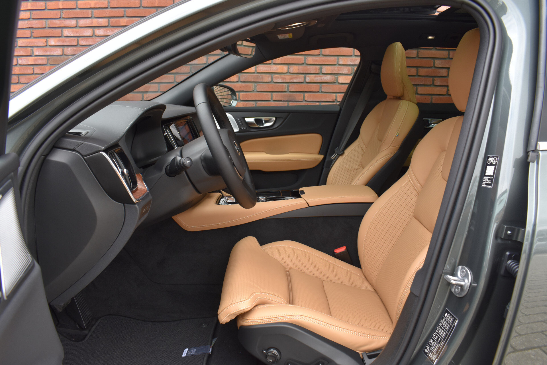 Volvo V60 T6 350PK Plug-in hybrid AWD Ultra Bright - Afbeelding 4