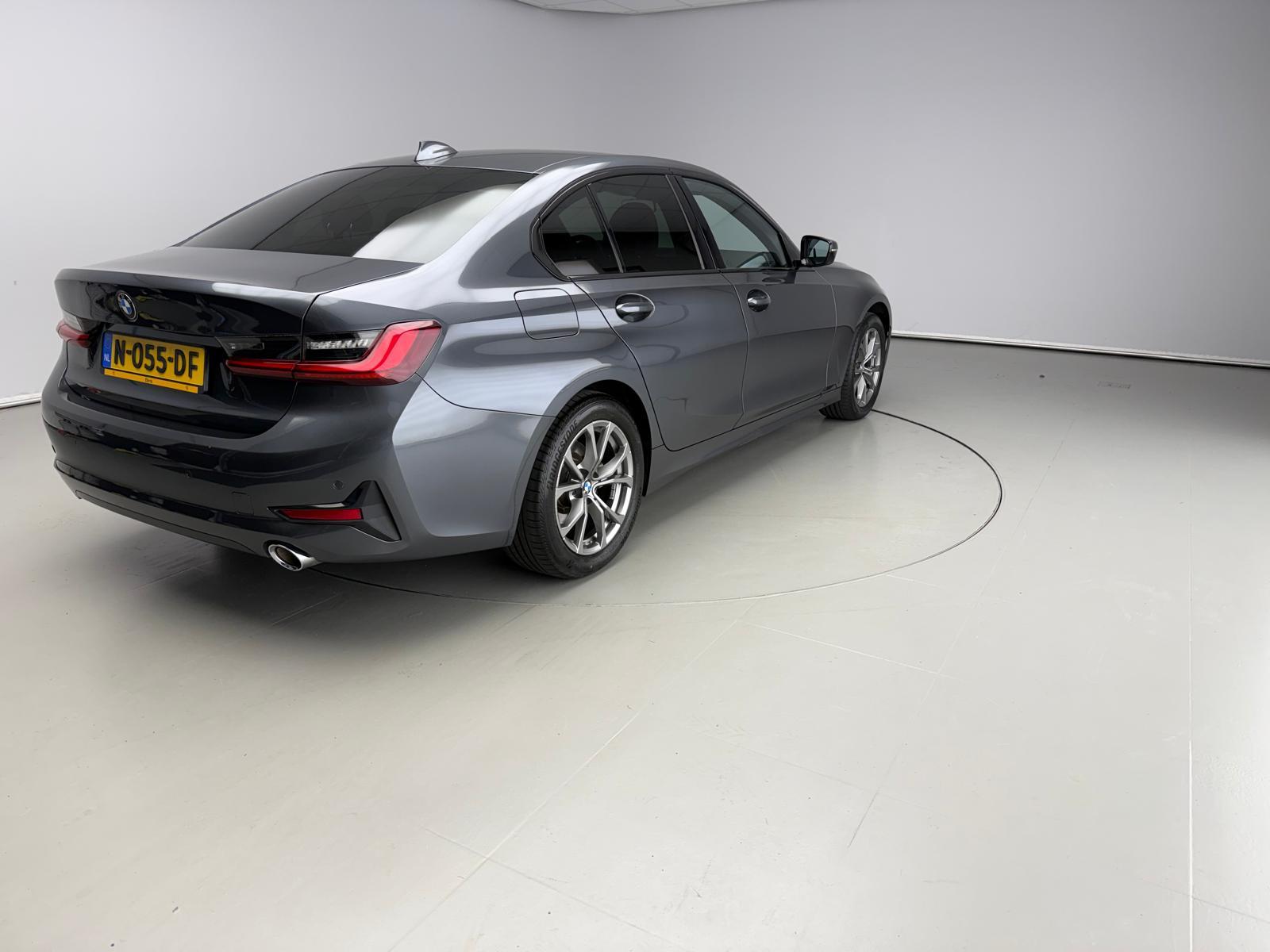 BMW 3 Serie Sedan 320i - Afbeelding 2