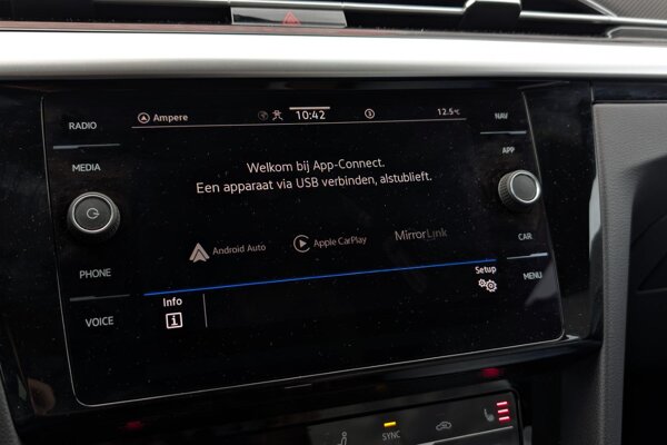 Apple Carplay/Android Auto Apple Carplay/Android Auto